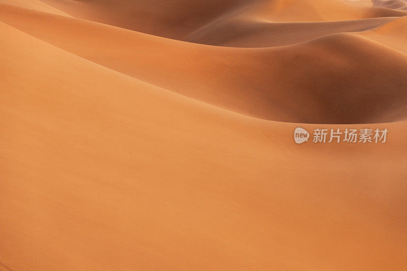 在Erg Chebbi沙漠的沙子，Merzouga，摩洛哥，北非